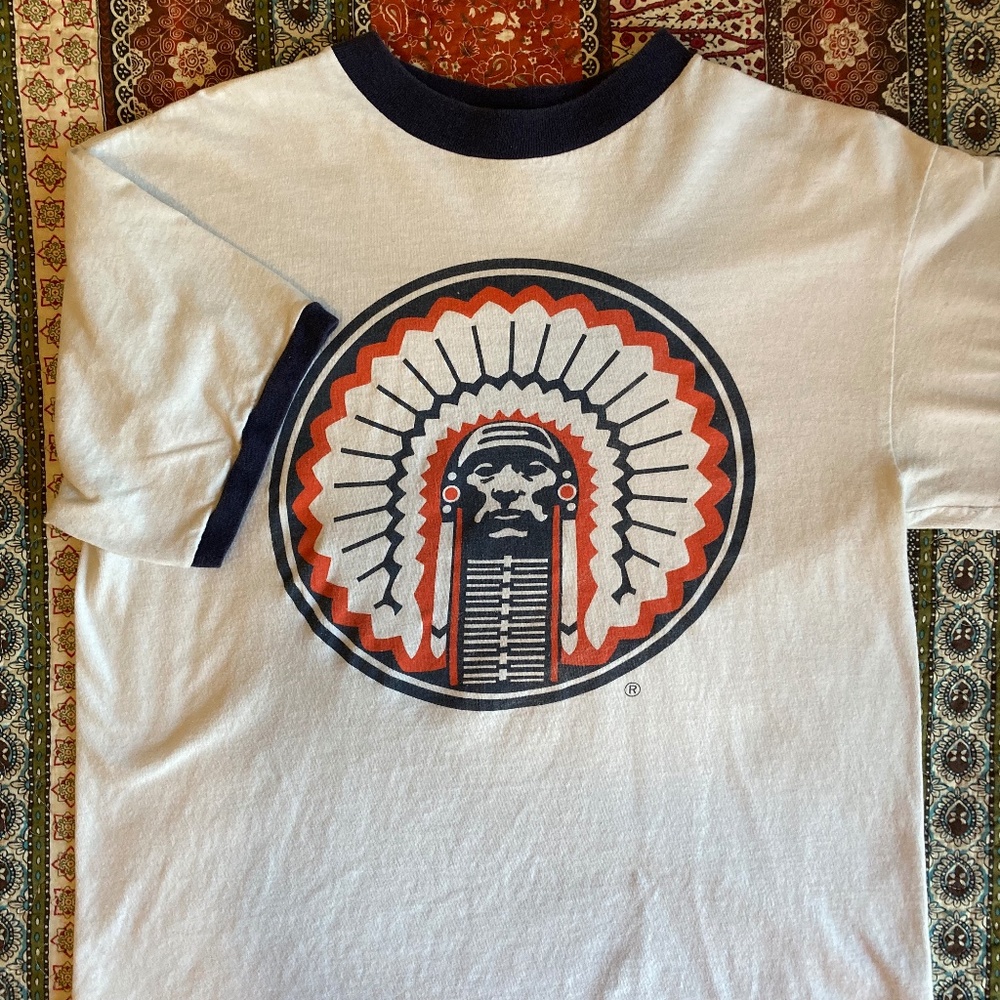 Chief Illiniwek logo T-shirt Size L